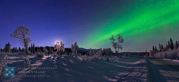 Aurora moonset